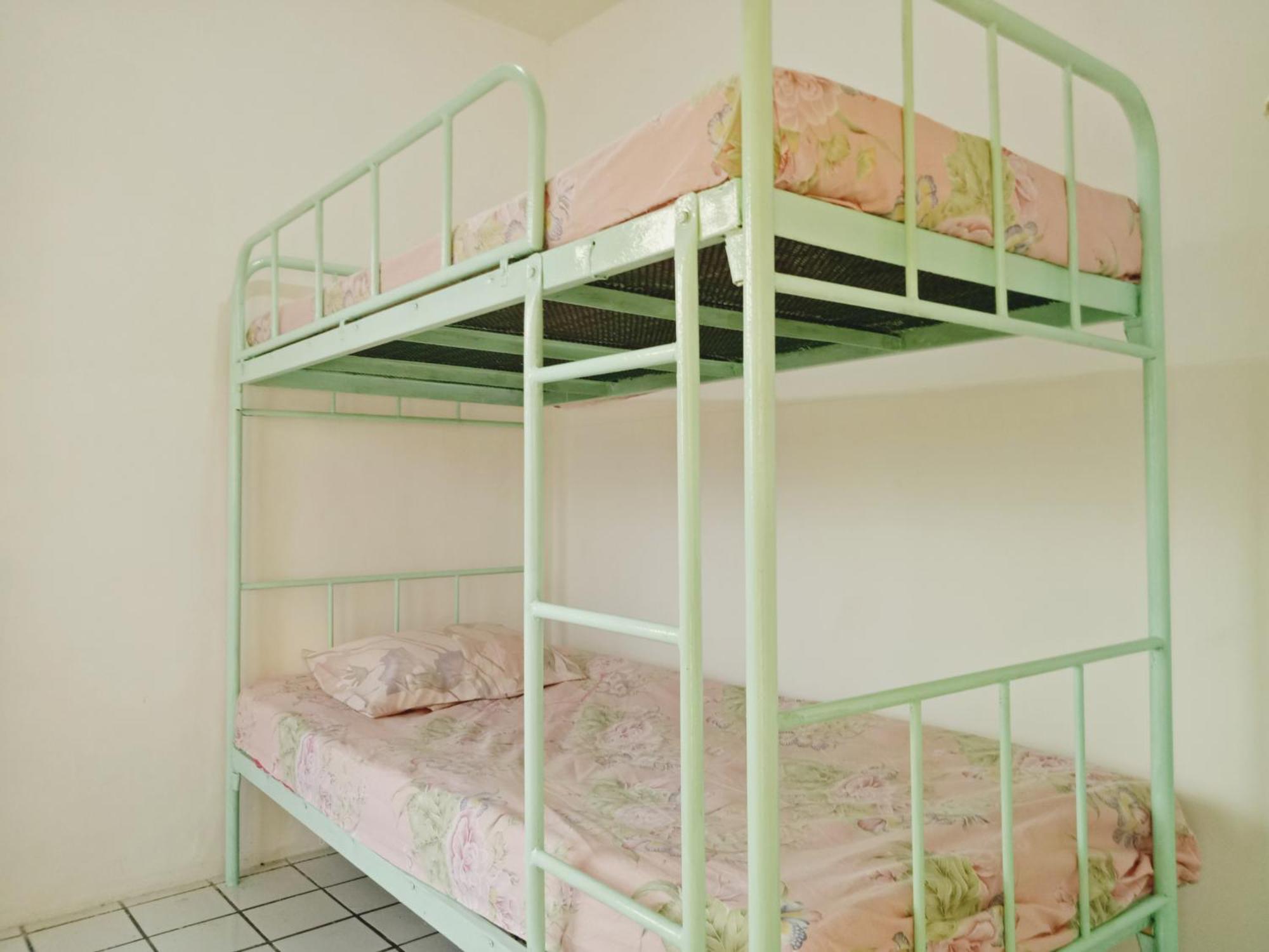 Griya Backpacker Pak Yon Bed and Breakfast Malang Esterno foto