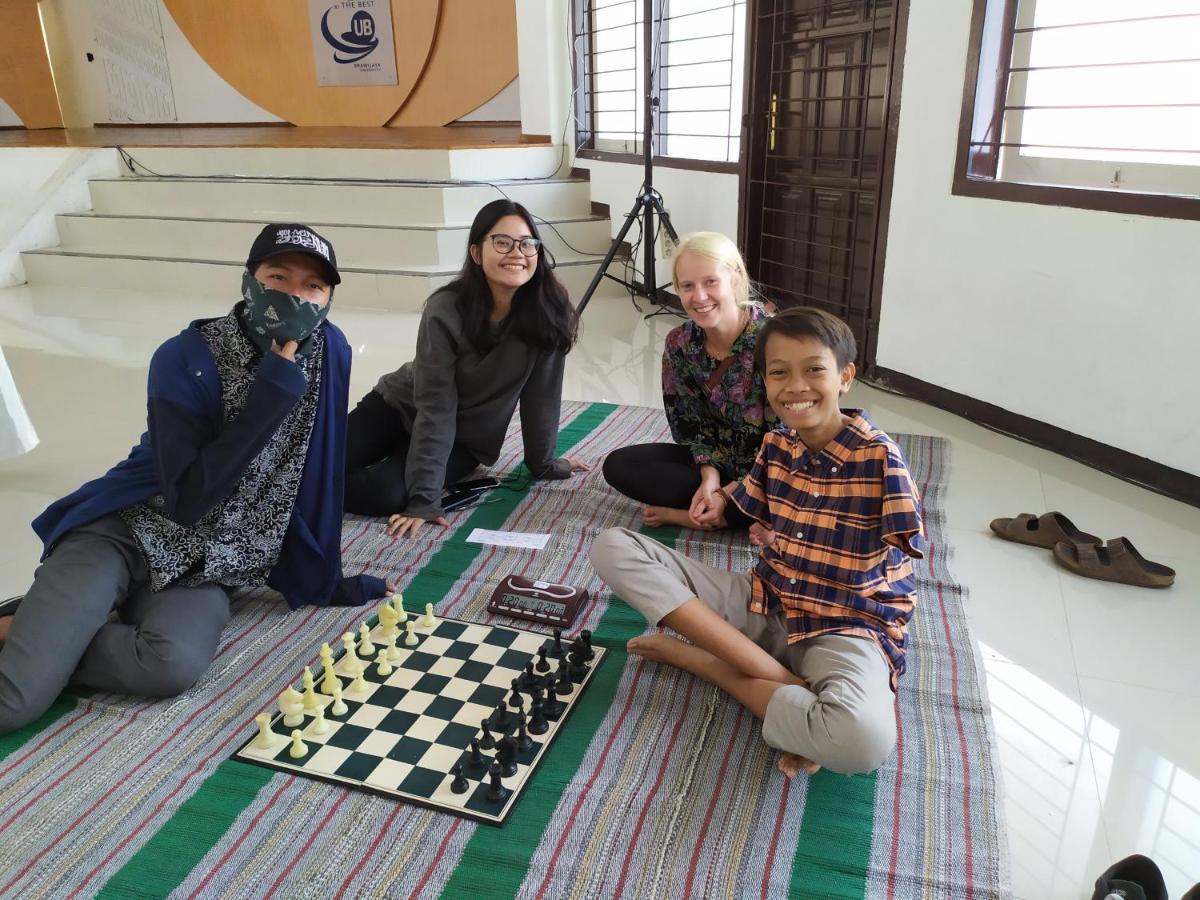Griya Backpacker Pak Yon Bed and Breakfast Malang Esterno foto