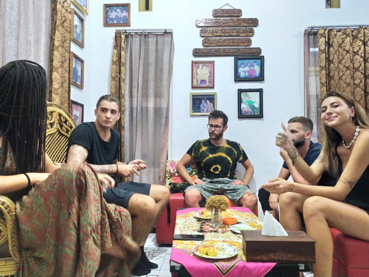 Griya Backpacker Pak Yon Bed and Breakfast Malang Esterno foto