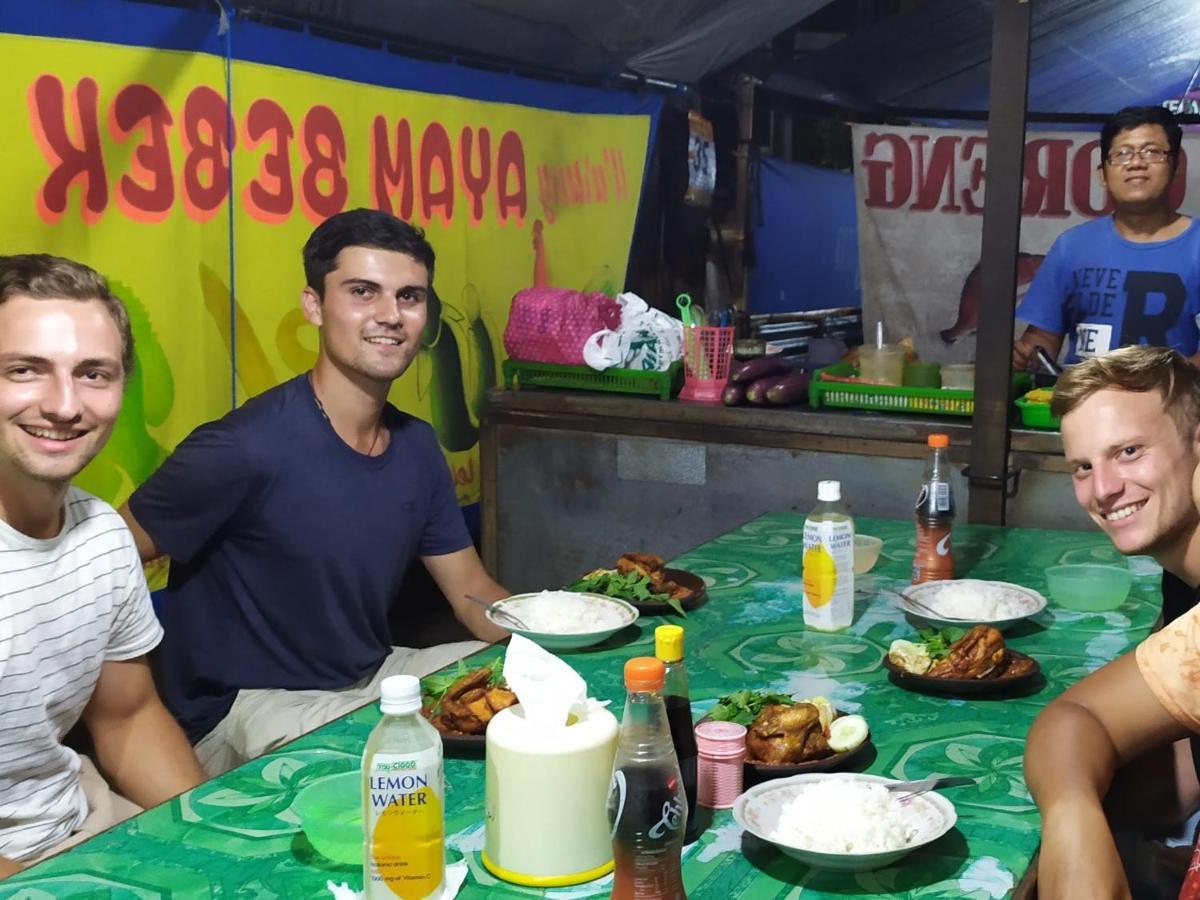 Griya Backpacker Pak Yon Bed and Breakfast Malang Esterno foto