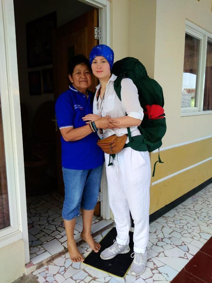 Griya Backpacker Pak Yon Bed and Breakfast Malang Esterno foto