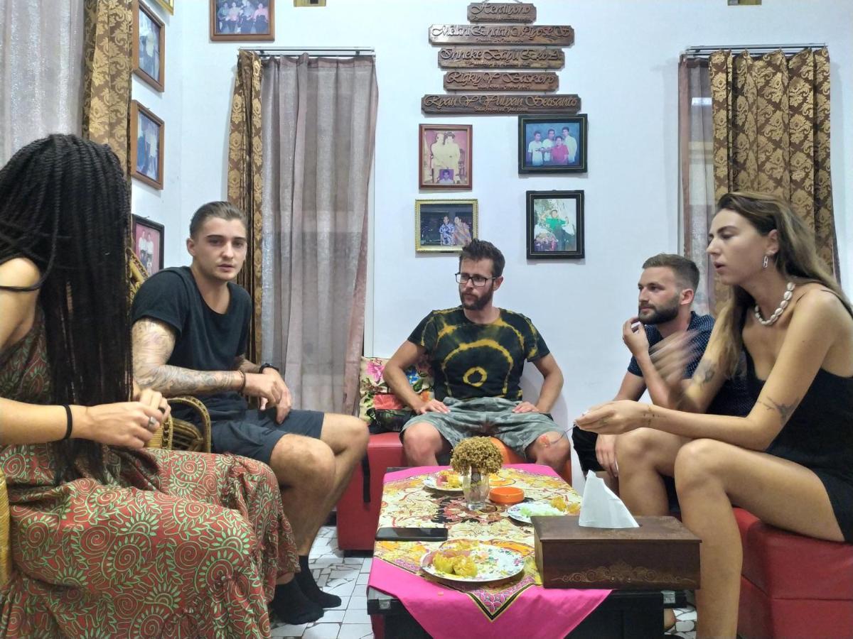 Griya Backpacker Pak Yon Bed and Breakfast Malang Esterno foto