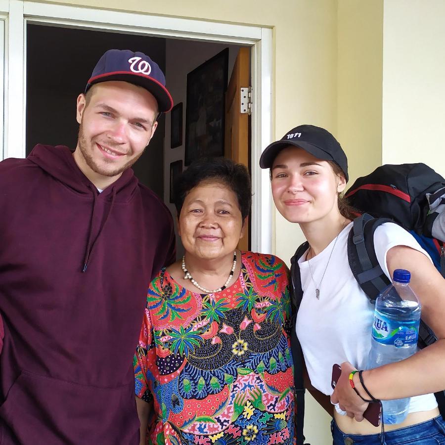 Griya Backpacker Pak Yon Bed and Breakfast Malang Esterno foto