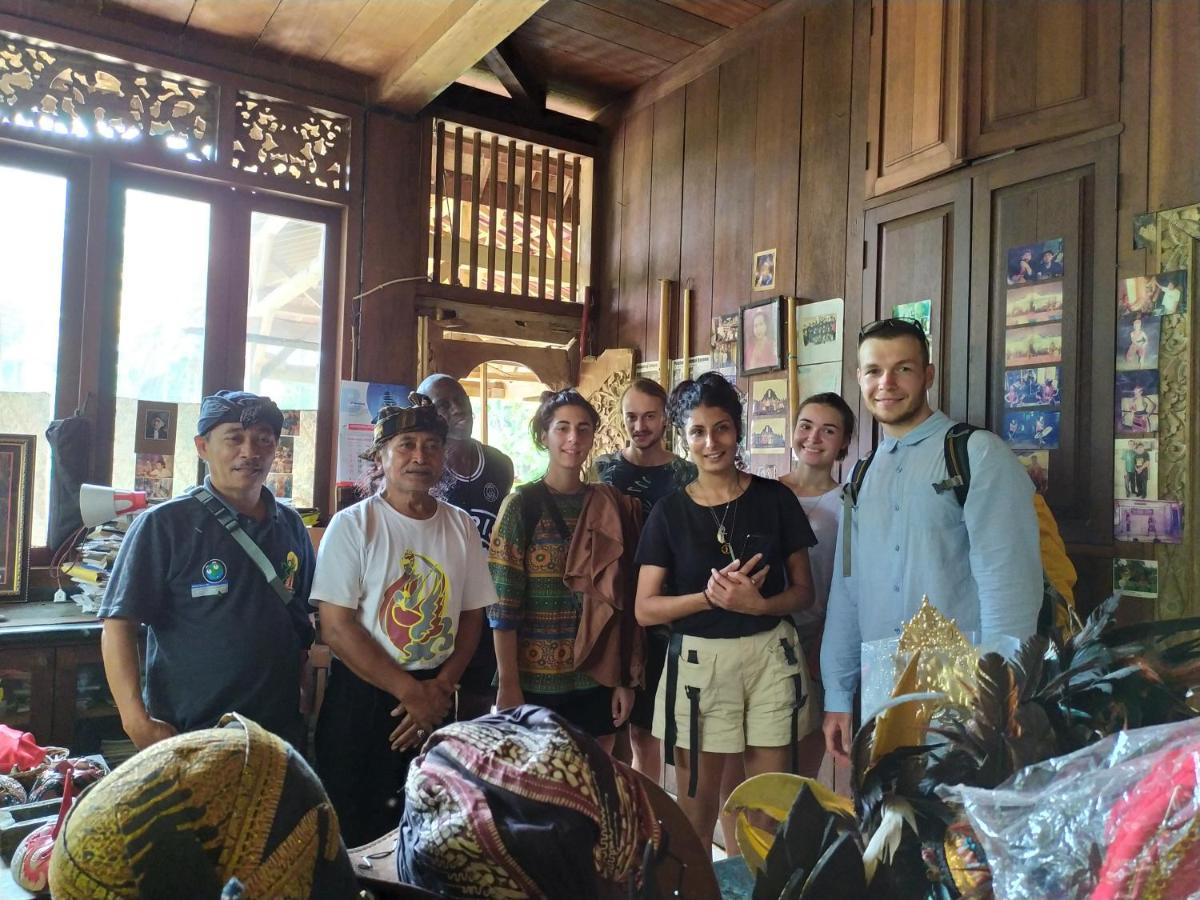 Griya Backpacker Pak Yon Bed and Breakfast Malang Esterno foto