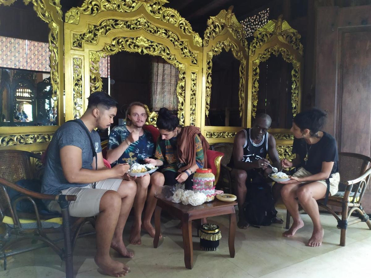 Griya Backpacker Pak Yon Bed and Breakfast Malang Esterno foto